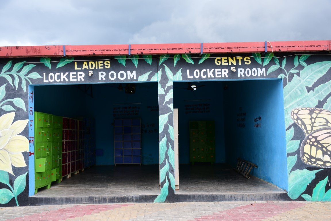 Guests riding the Frog Hopper