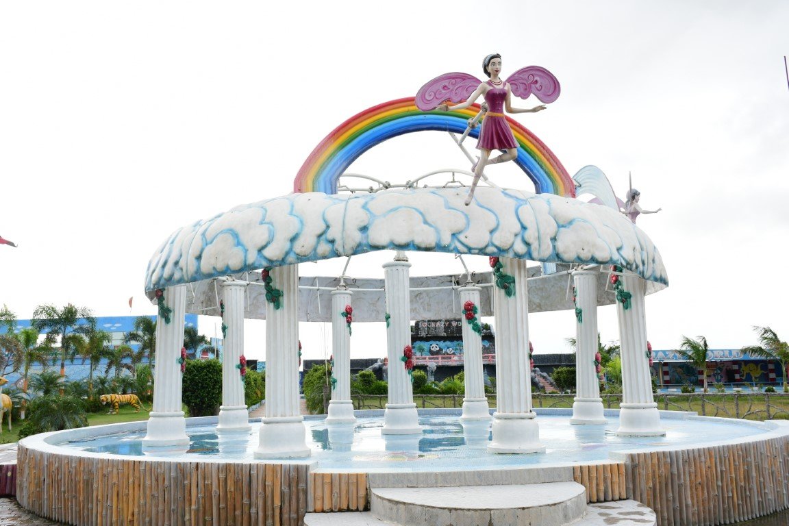 Guests riding the Mega Vortex in the evening