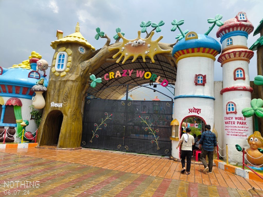 Guests riding the Ravine Flyer II during the day